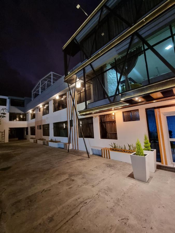 The Bronx Hotel Latacunga Bagian luar foto
