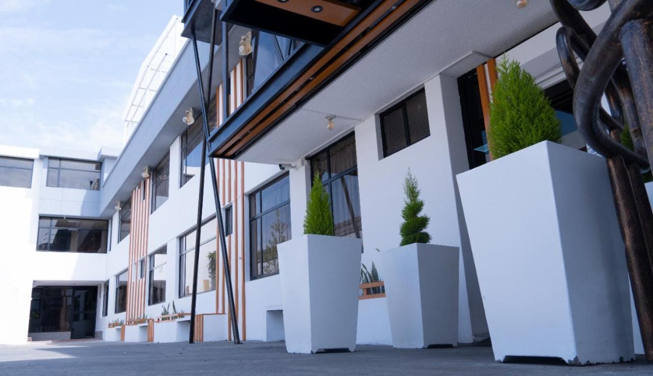 The Bronx Hotel Latacunga Bagian luar foto